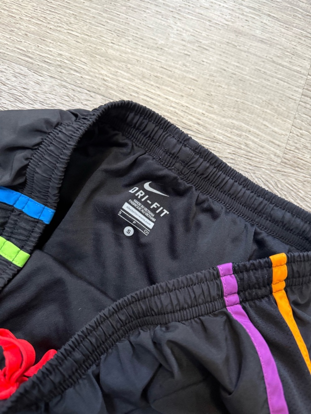 •NIKE• RUNNING SHORTS - Picture 4 of 6